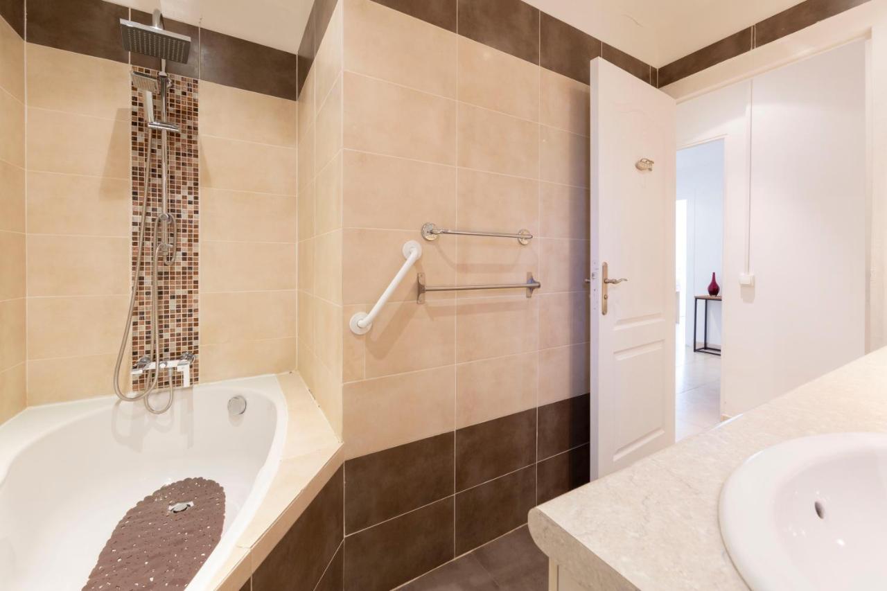 Robert Soleau Bright Design Flat Center Of Antibes Apartment Bagian luar foto