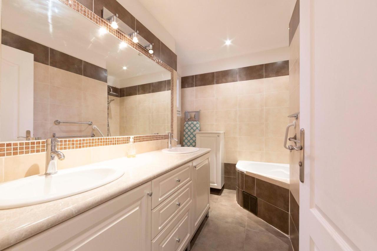 Robert Soleau Bright Design Flat Center Of Antibes Apartment Bagian luar foto
